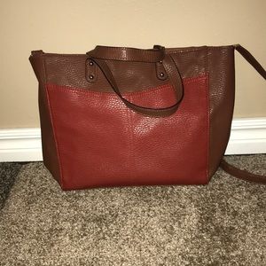 Women’s cross body purse.